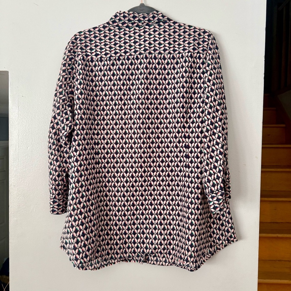 EUC JCPenney Geometric Bird Motif Novelty Pattern Button Down Shirt Silk Blend - Picture 4 of 4